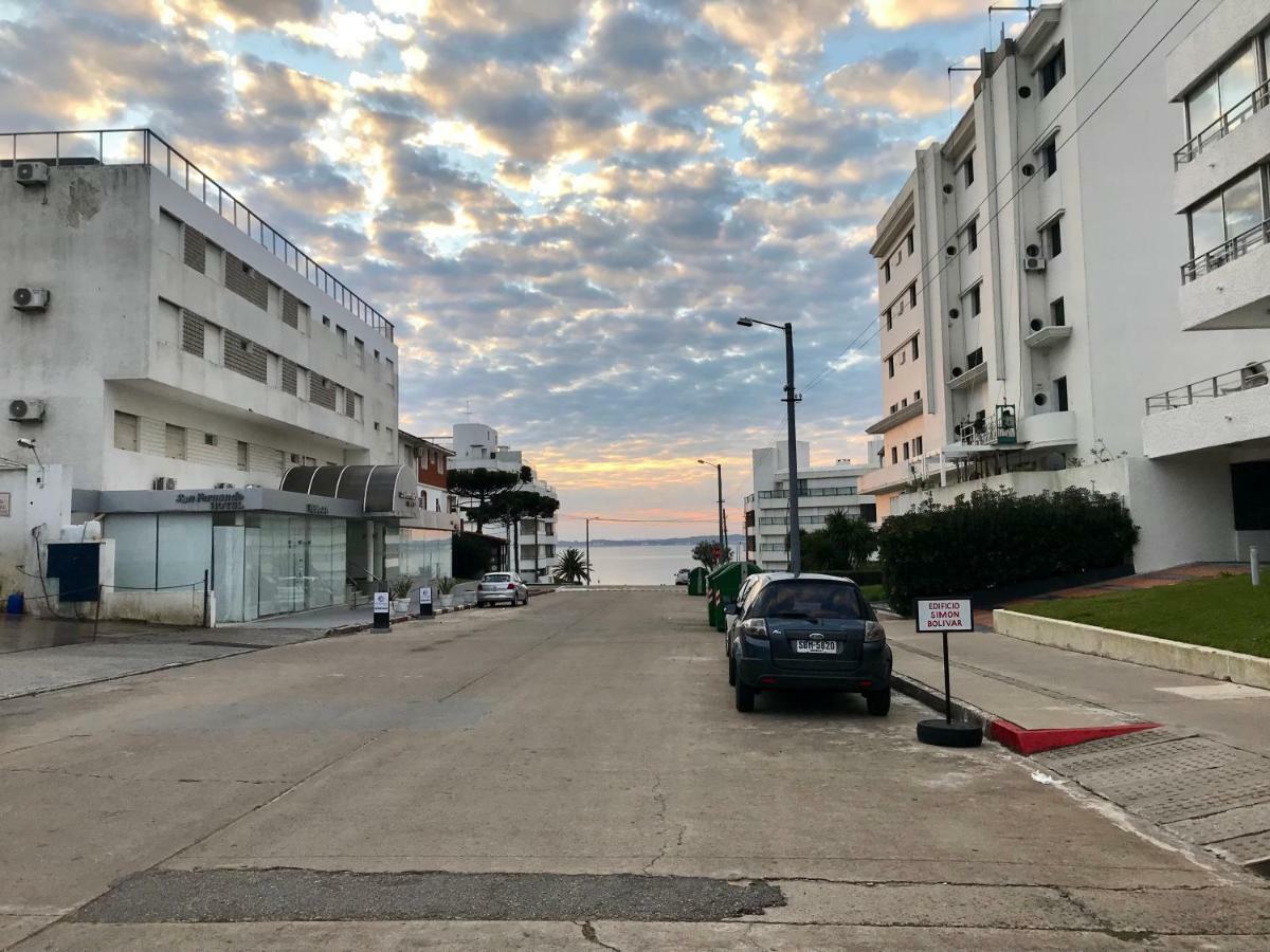 Simon Bolivar, Peninsula Punta del Este Exterior foto